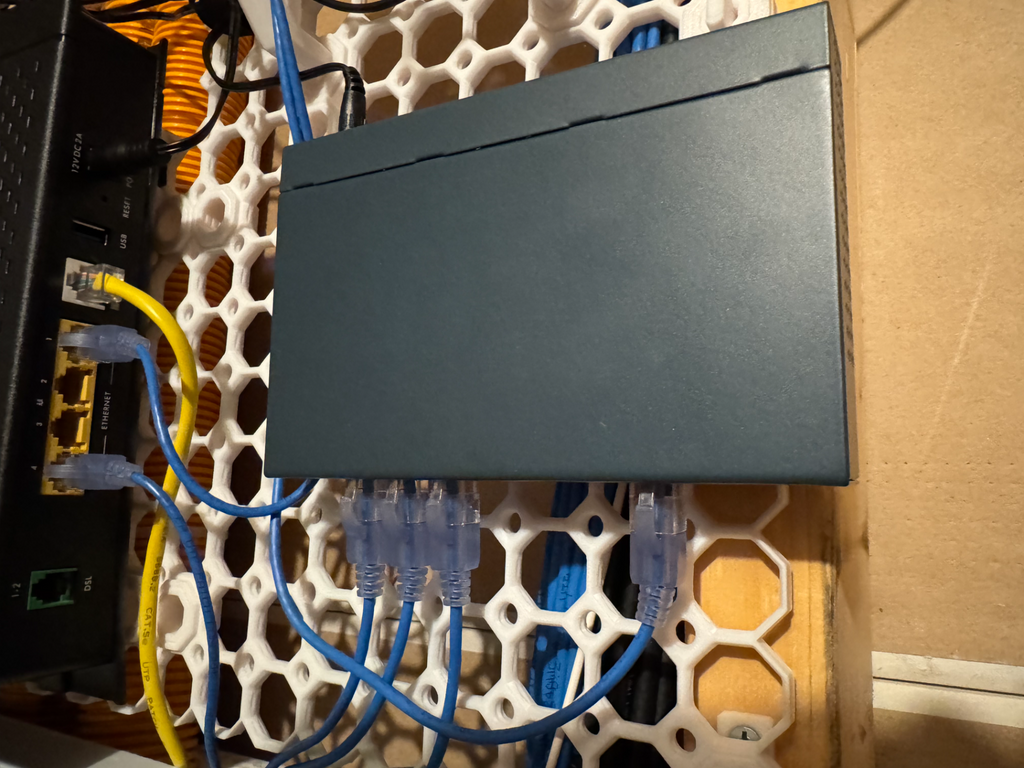 Multiboard Mount for TP-Link TL-SG108