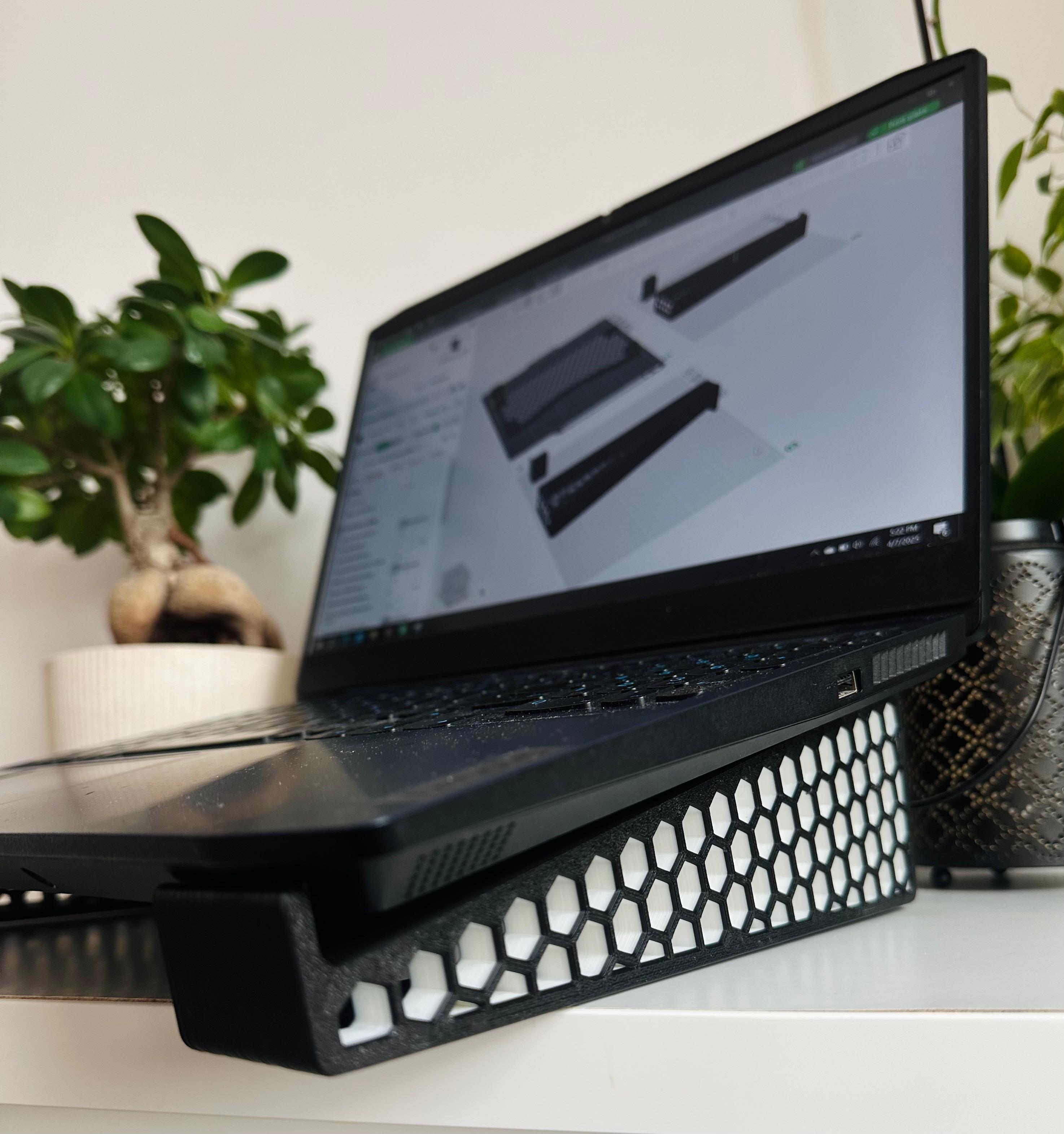 Laptop stand