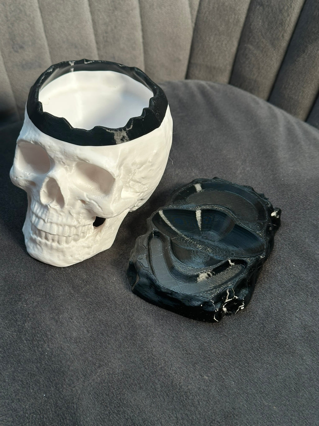 Kleiner Schädel topf mit Tropfschale, Skull Pot