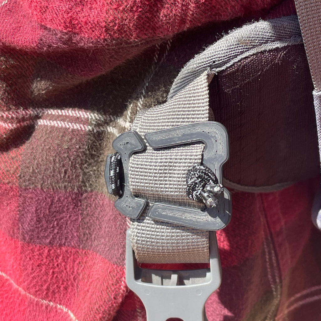 Web Dominator – Strap Clip / MOLLE Backpack