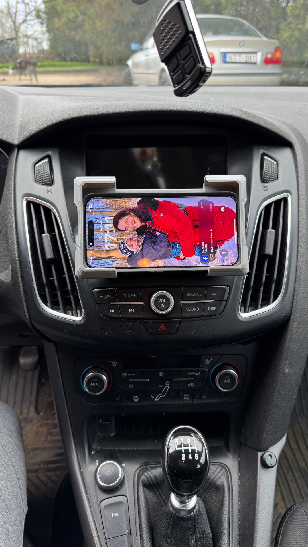 Car phone holder from CD drive (Ford Focus MK3)