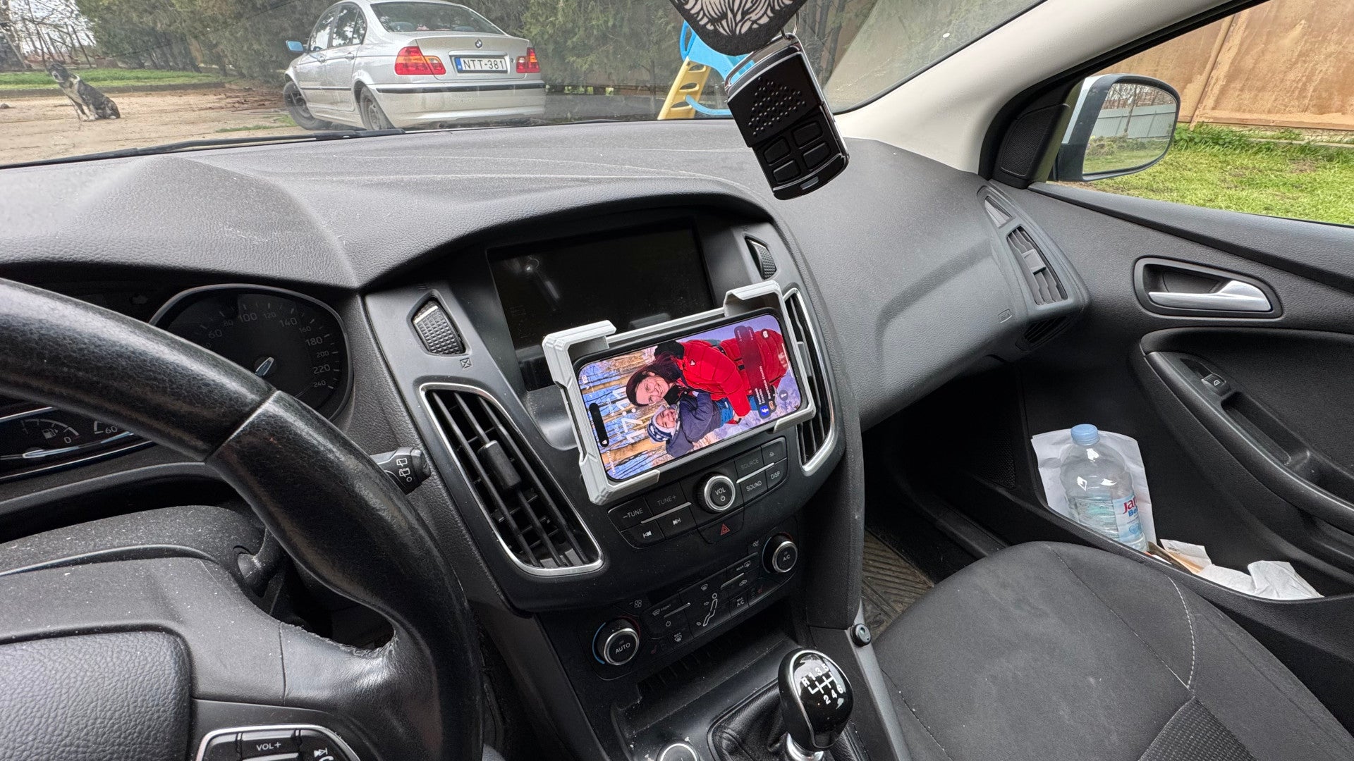 Car phone holder from CD drive (Ford Focus MK3)