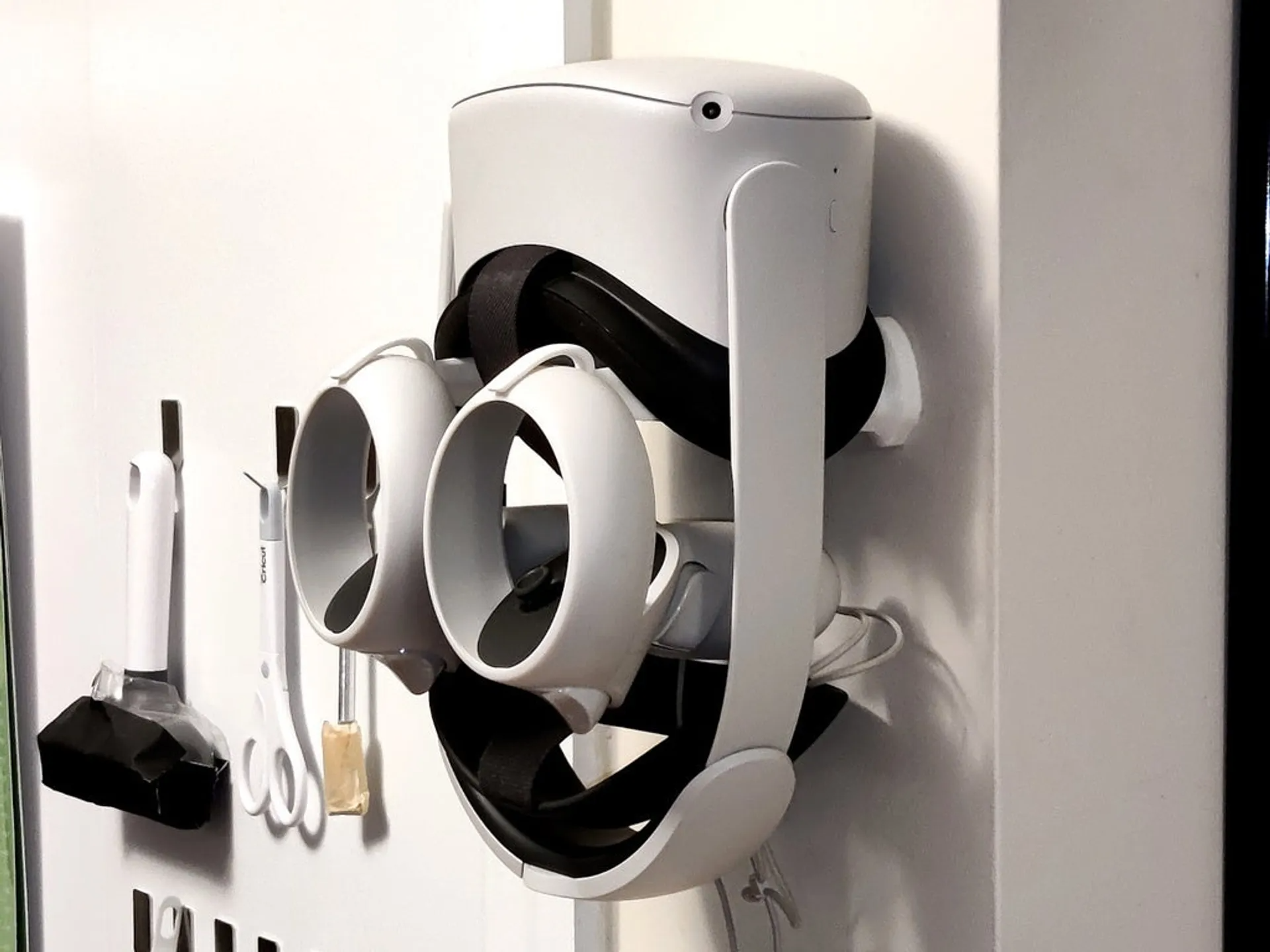 VR Headset Wall Mount (Meta Quest Compatible)