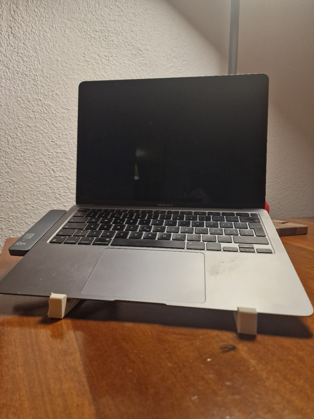 universal laptop stand