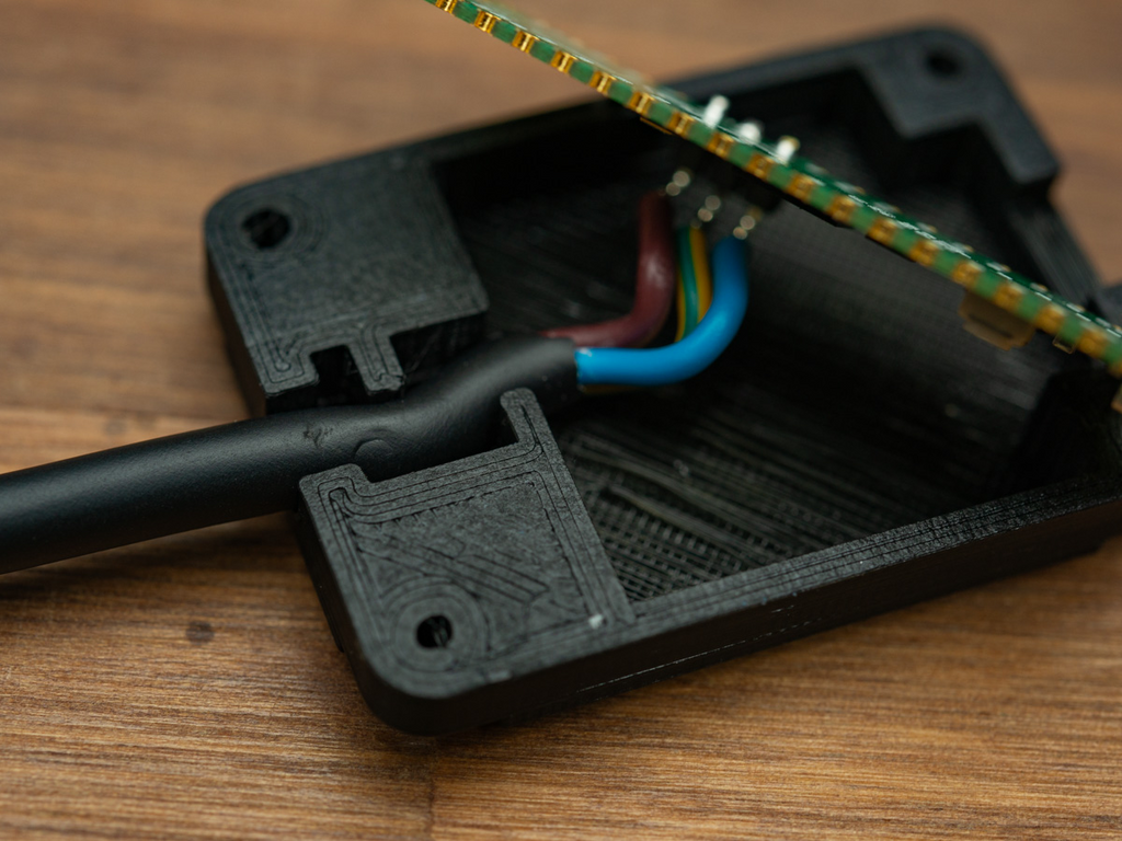 Small Raspberry Pi Pico case with cable retainer