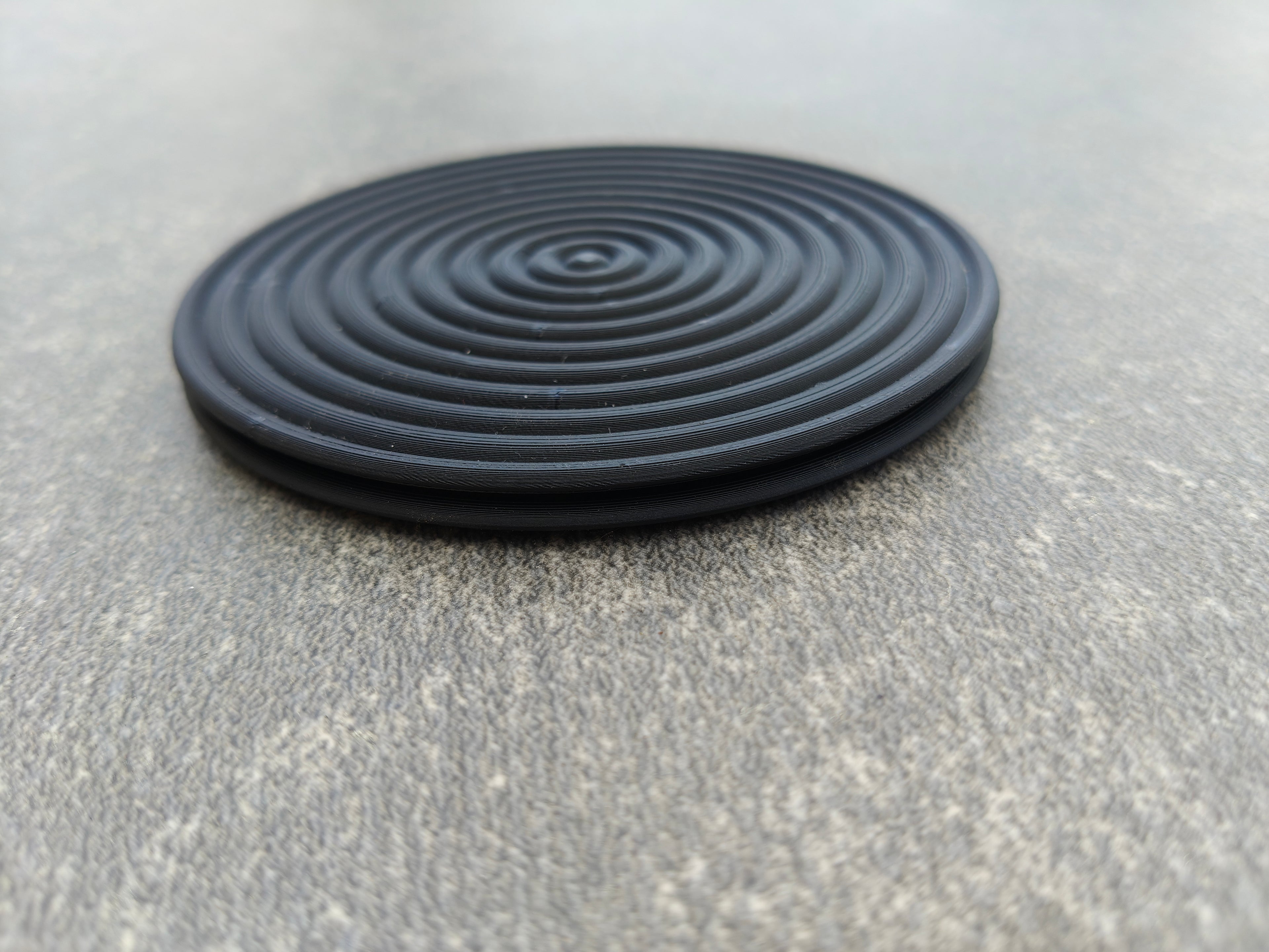 Stackable coaster with feet
