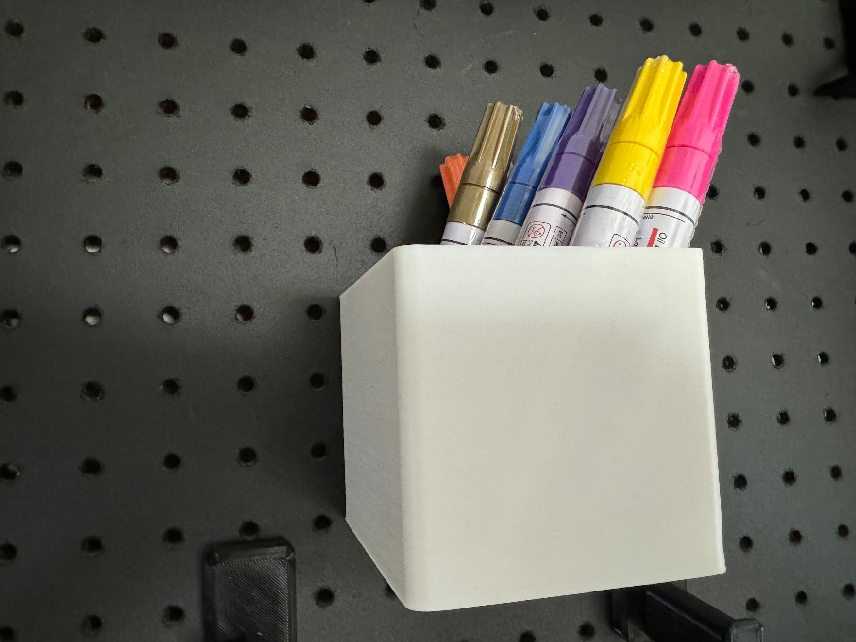 Sy's Peglock - sturdy pegboard bin 80x80x80