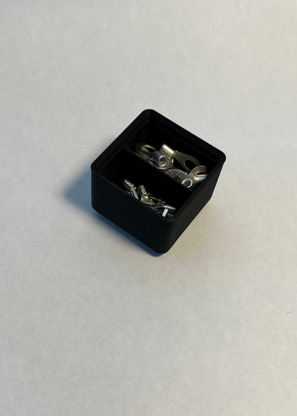 Gridfinity bin 1x1x4u with divider