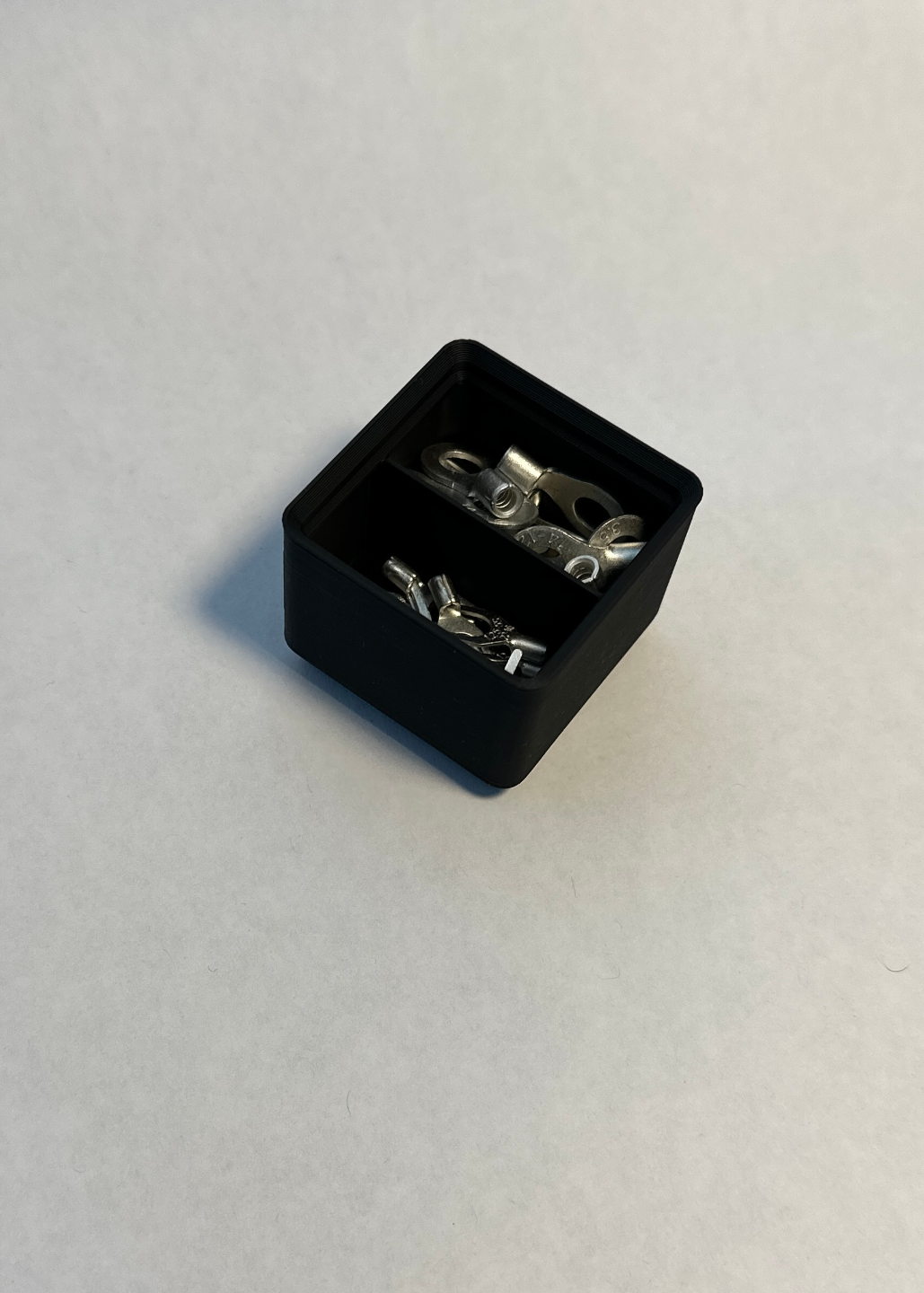 Gridfinity bin 1x1x4u with divider