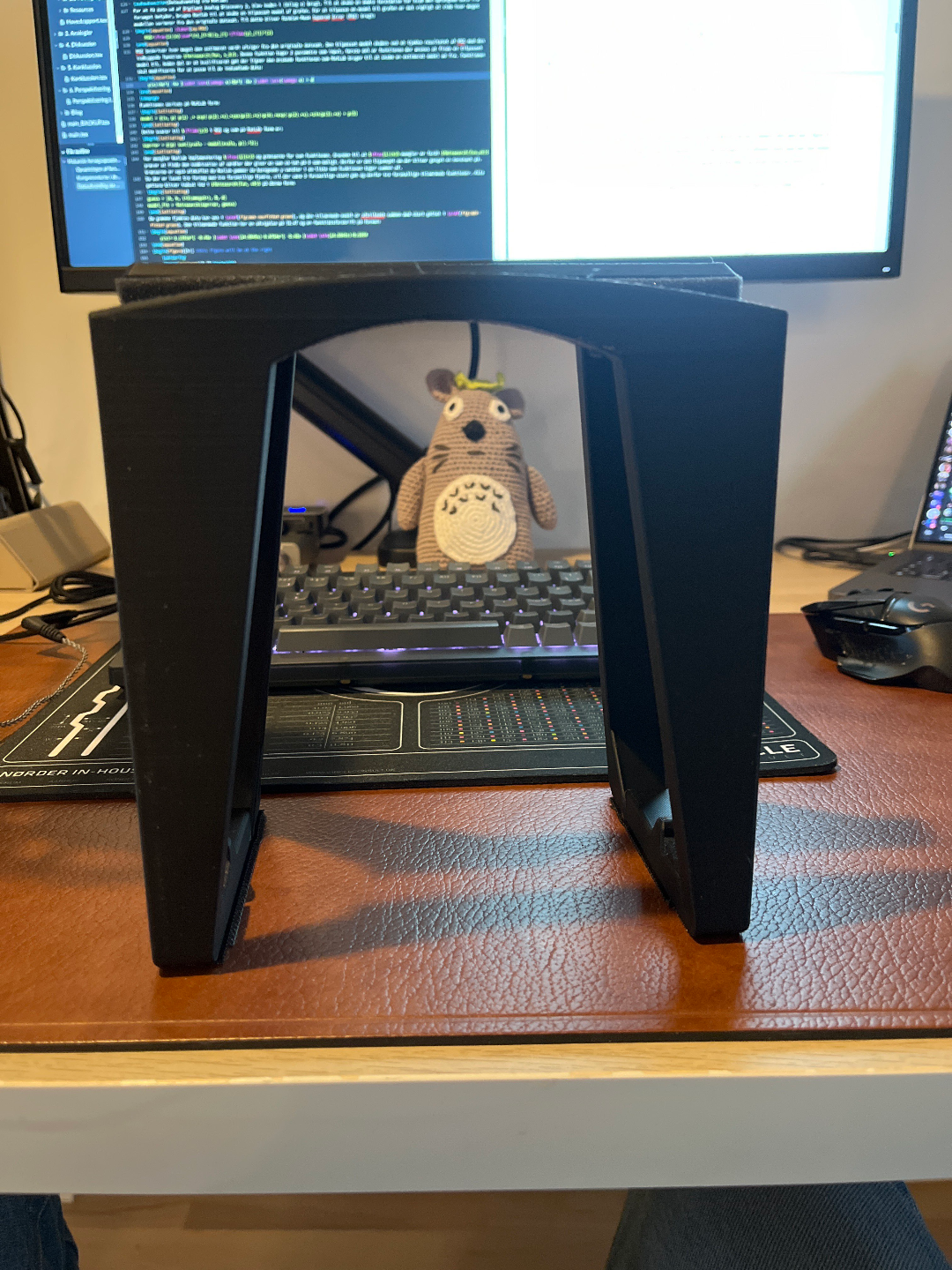 Macbook 14 inch stand