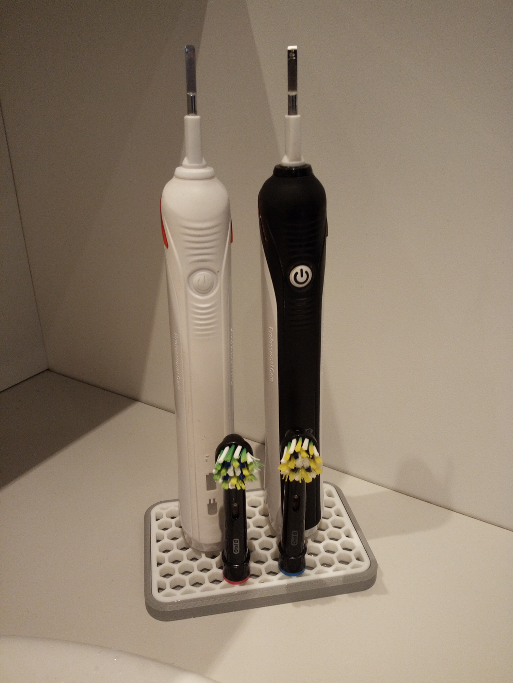 Oral-B Toothbrush Stand for 2 brushes and heads