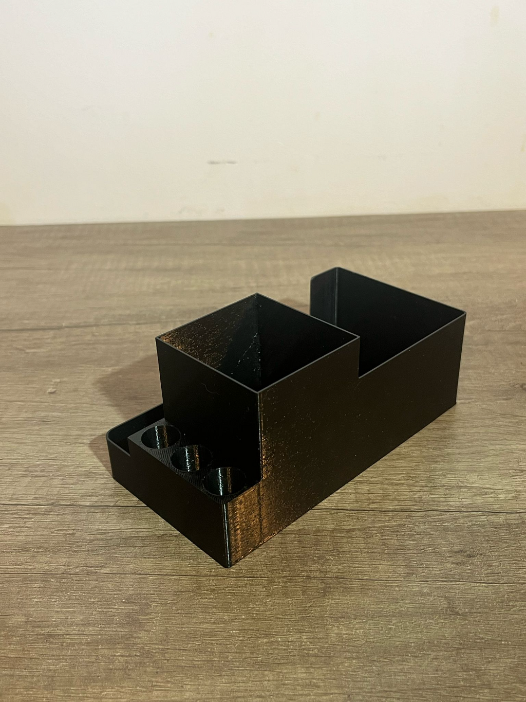 Desk organizer: sticky notes, airpods and more