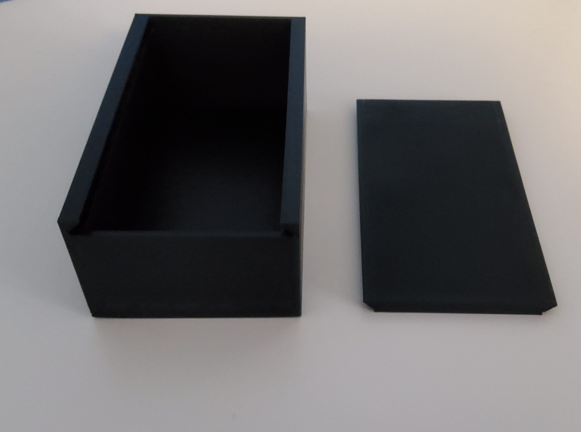 Box with sliding lid