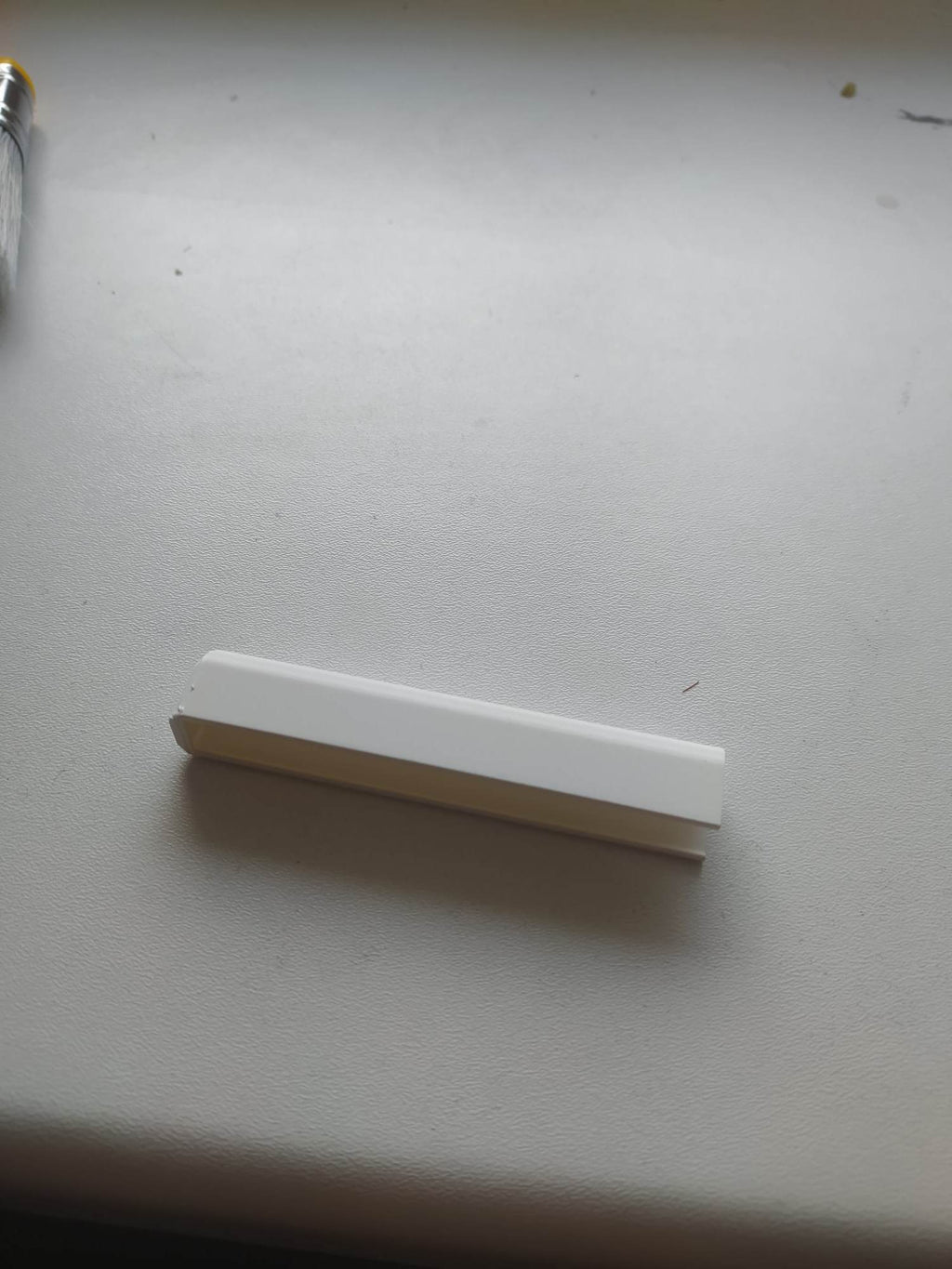 WINDOW LOWER HINGE COVER-KRYT SPODNÍHO PANTU U OKNA