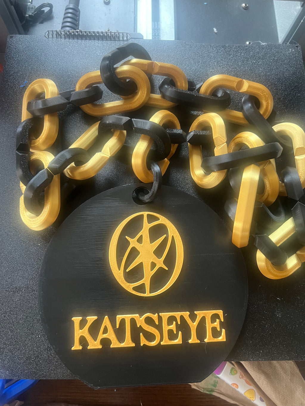 KATSEYE Logo medallion party Necklace/Chain link