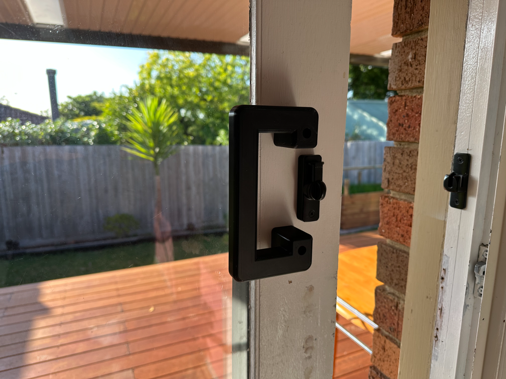 Sliding door handle - C shaped