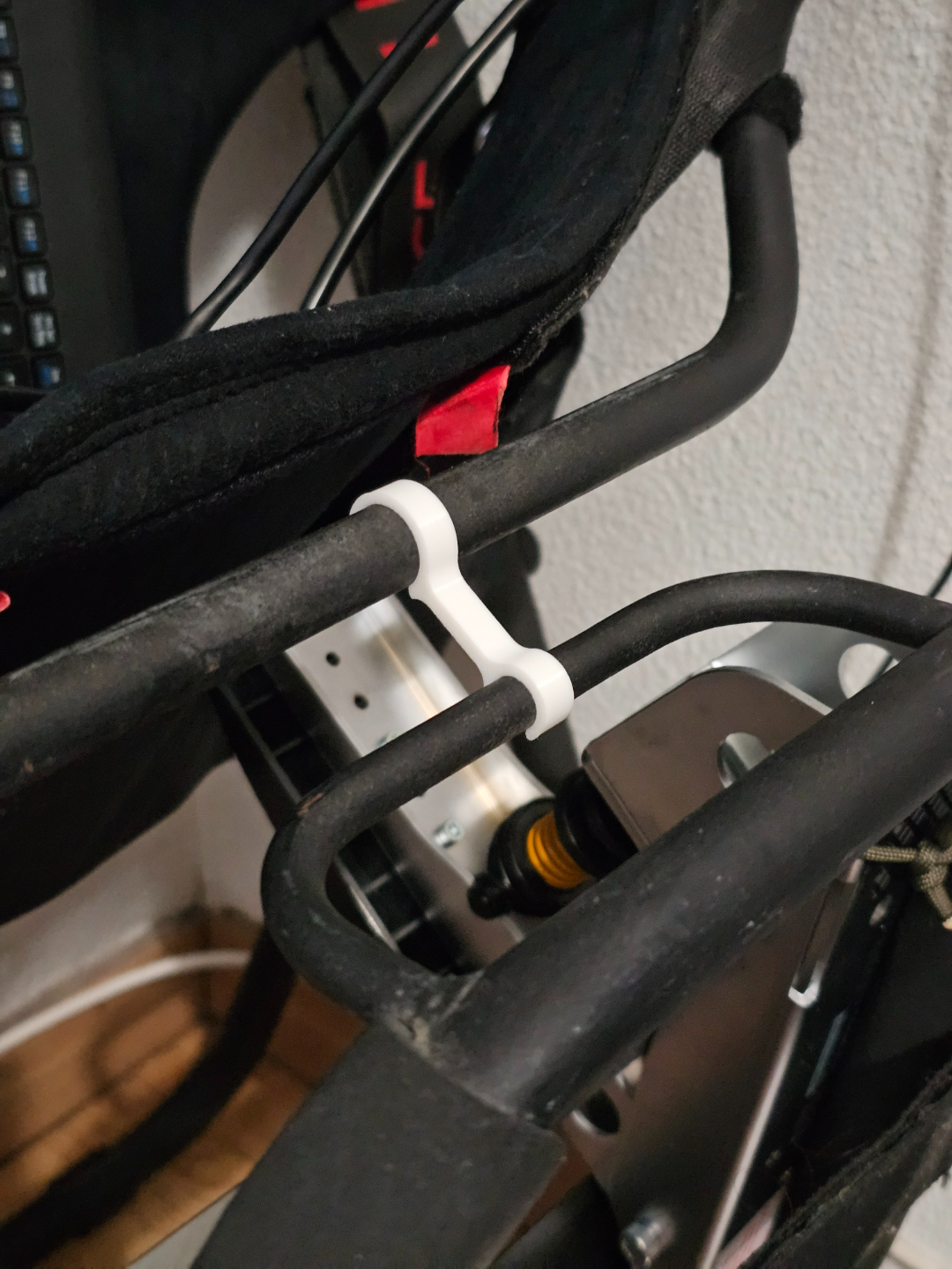 Playseat Challenge pedals folding hook