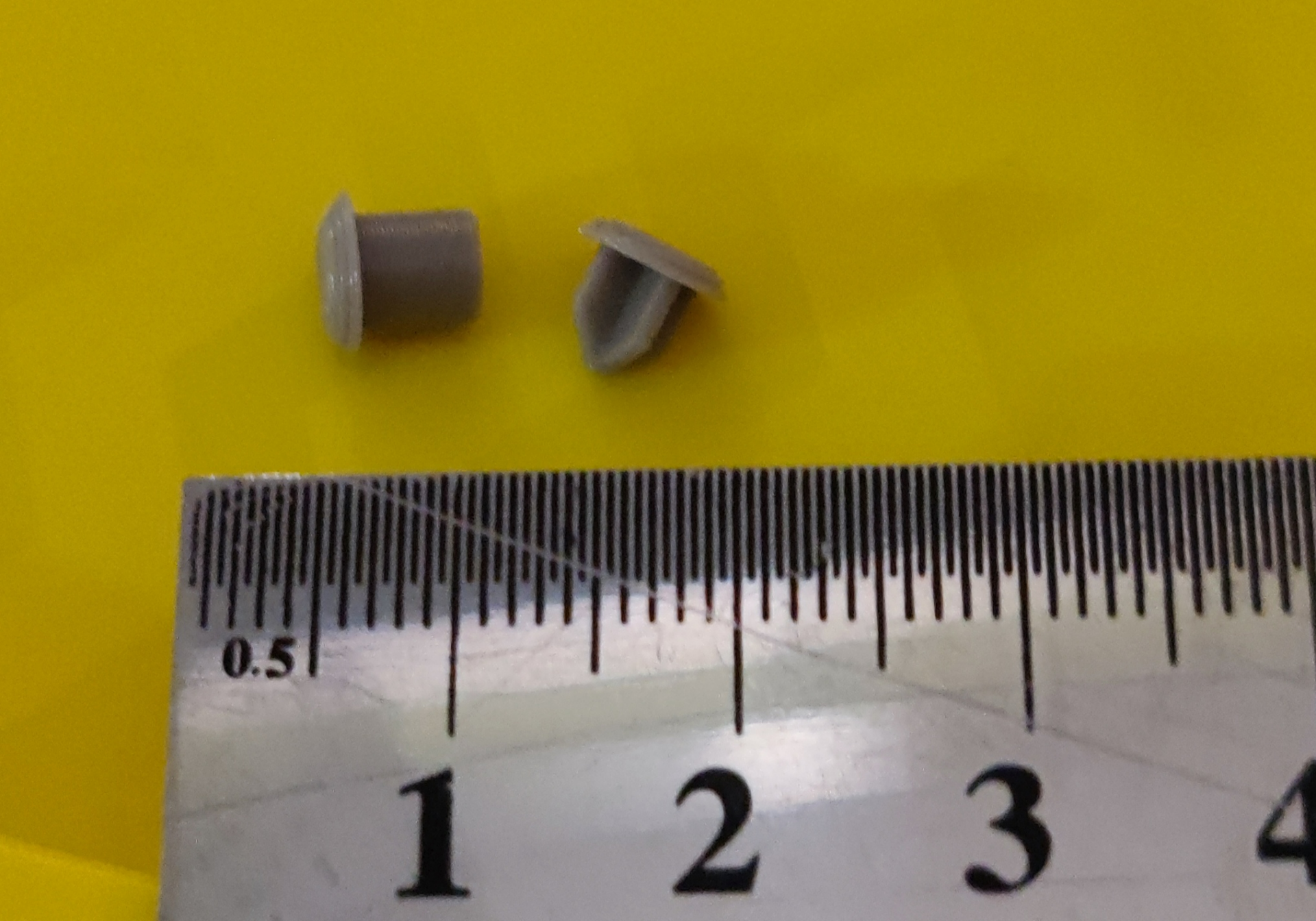 Plug for a 5 mm diameter hole