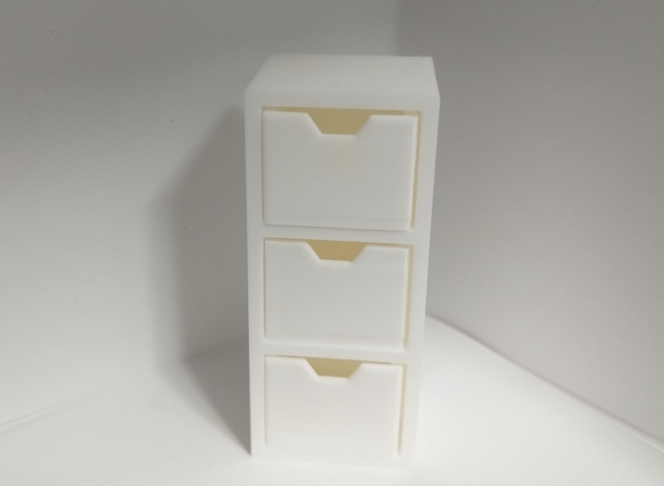 Shelf with 3 sizes