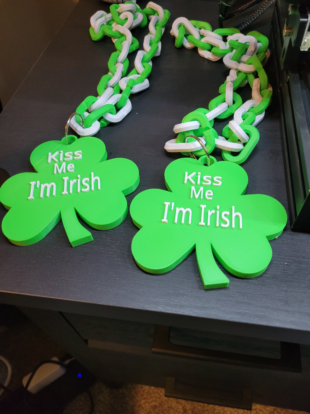 KISS ME SHAMROCK NECKLACE / LANYARD