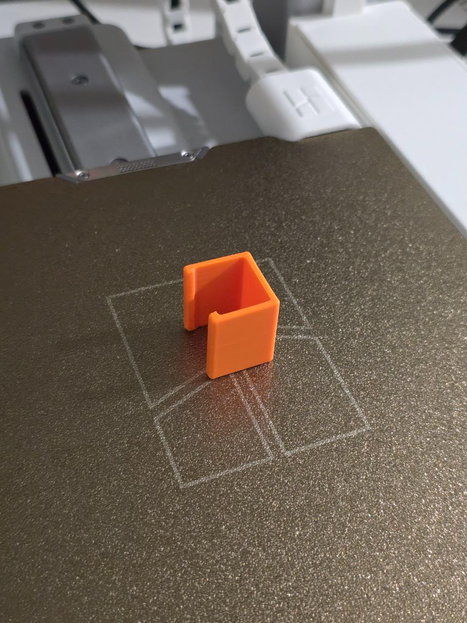 Support clip for improved sealing