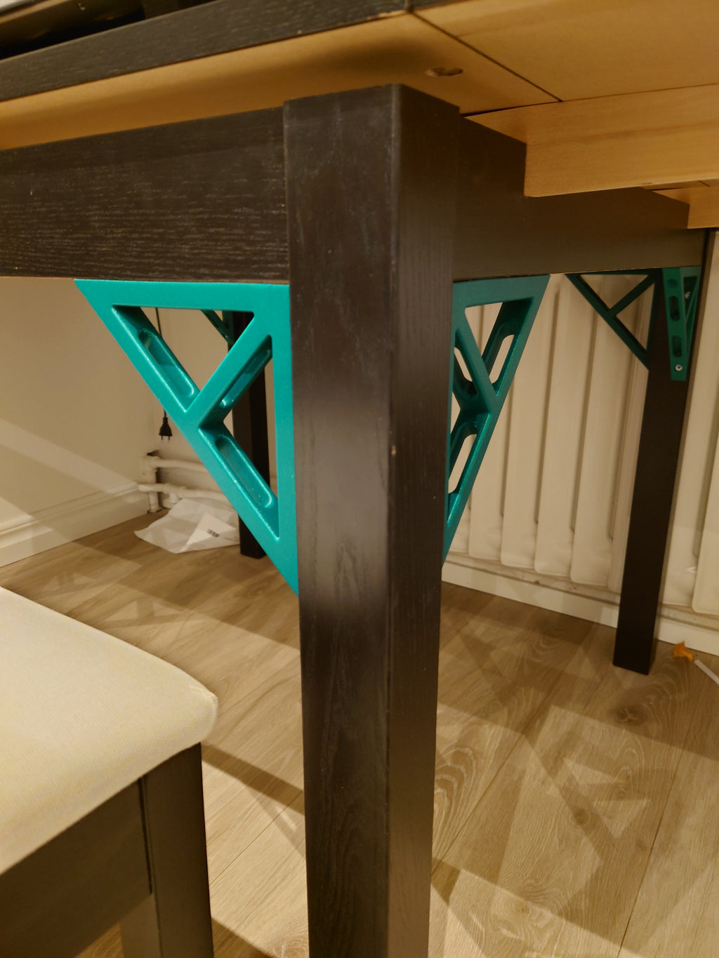 Tableleg Brace
