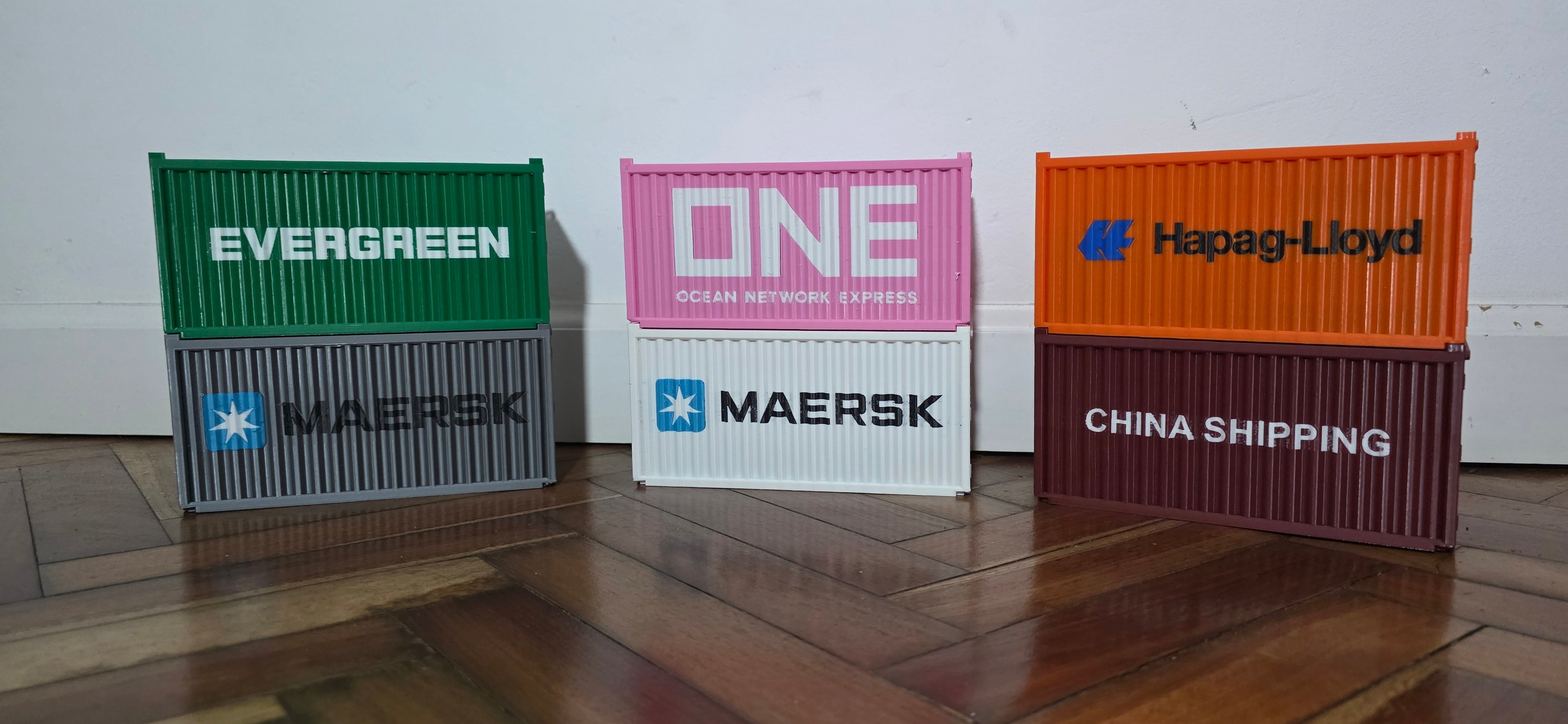 Container de envio, con logos (CHINA SHIPPING)