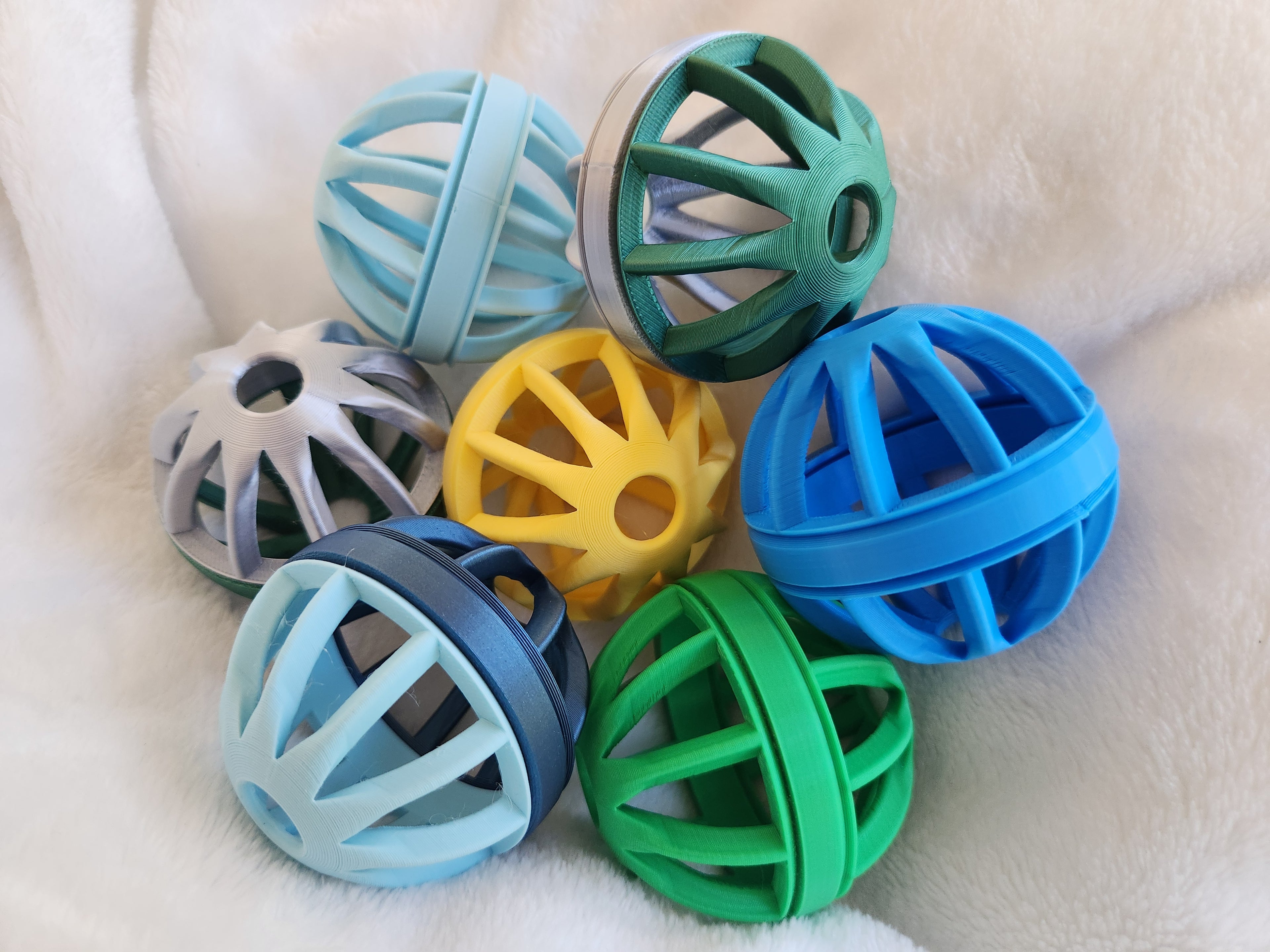 Twist & Treat Ball (Cat Toy)