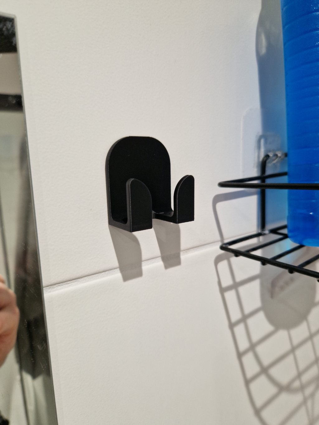 Universal razor holder