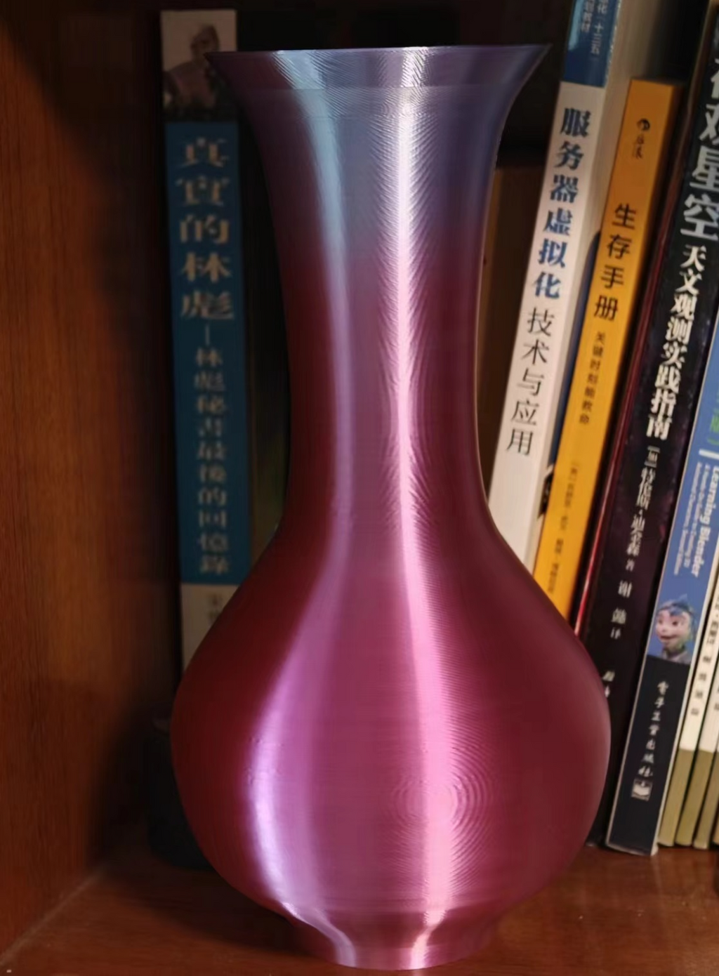 Peacock Blue Glass Long Necked Vase （孔雀蓝色玻璃长颈瓶）