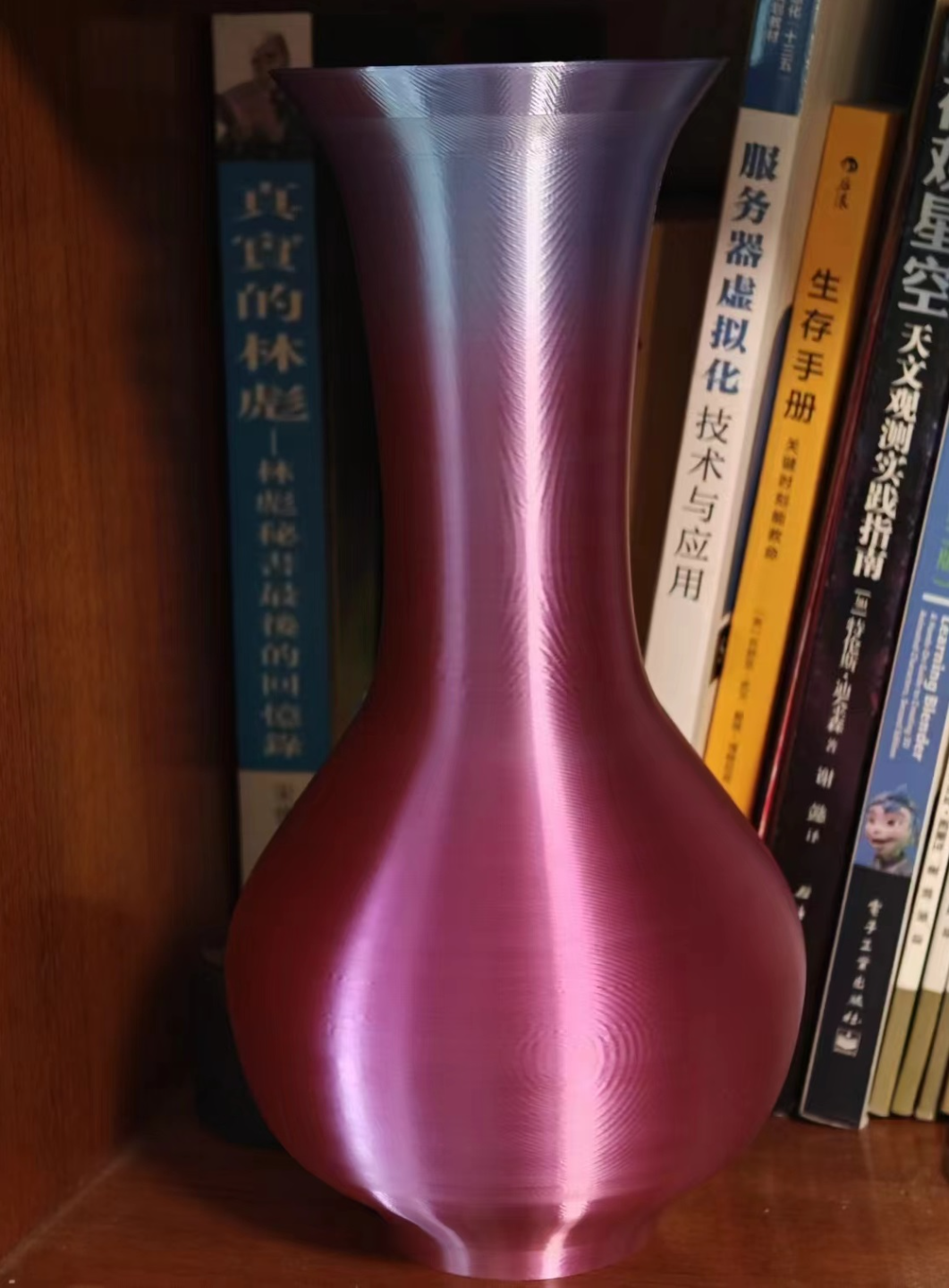 Peacock Blue Glass Long Necked Vase （孔雀蓝色玻璃长颈瓶）