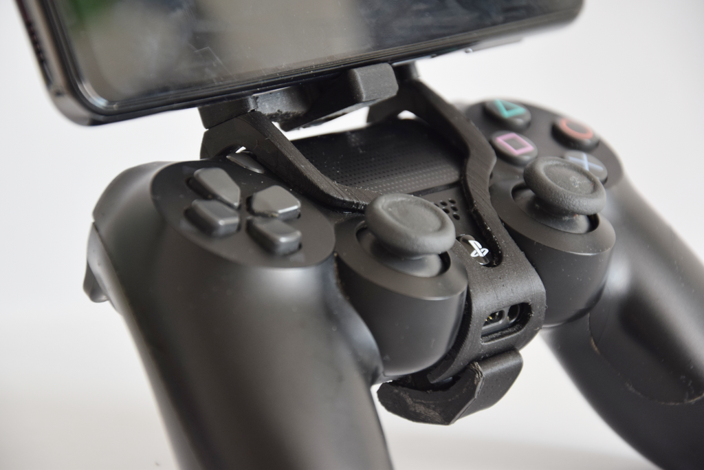 Smartphone mount for PS4 controller (DUALSHOCK 4)