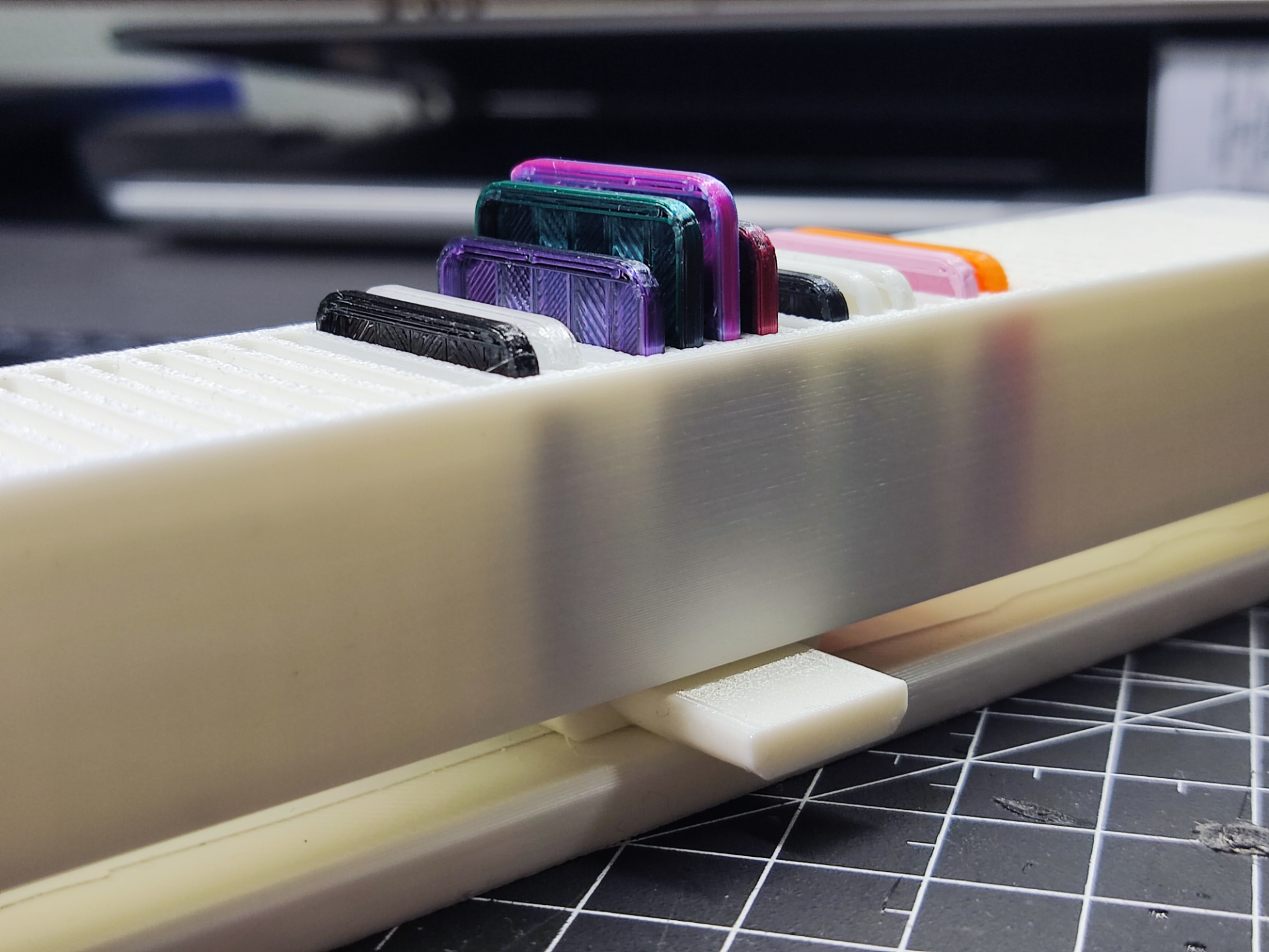Linear Filament Swatch Holder - 40 Swatches