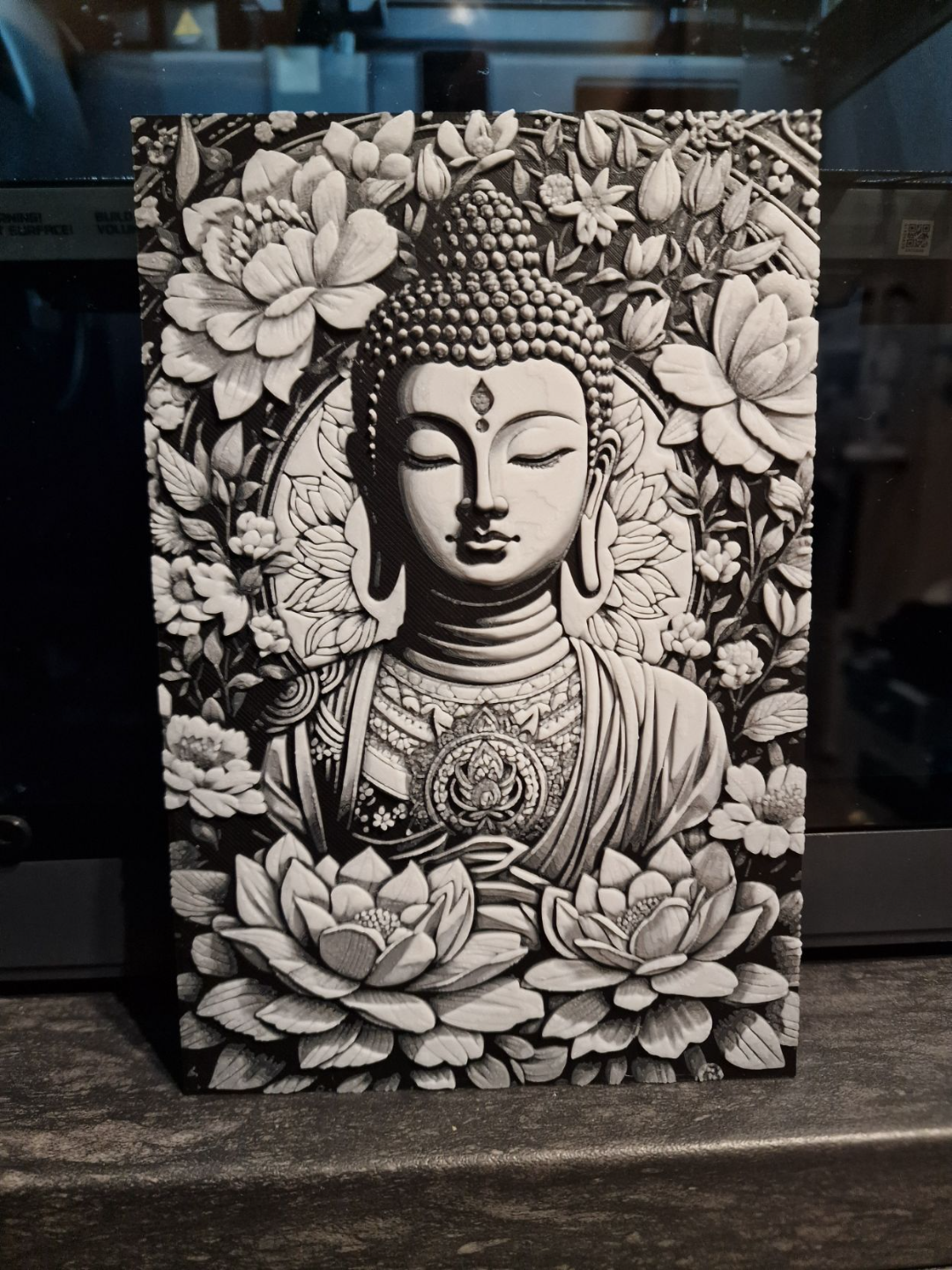 HUEFORGE - Buddha with Flowers Black and White