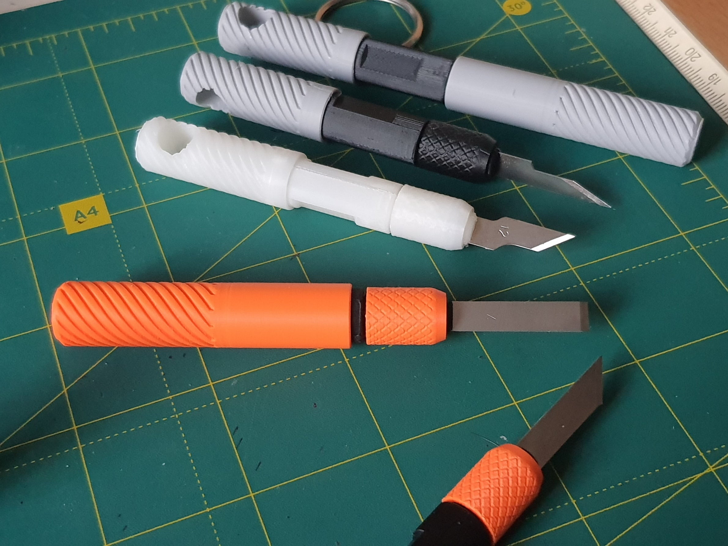 Compact hobby knife
