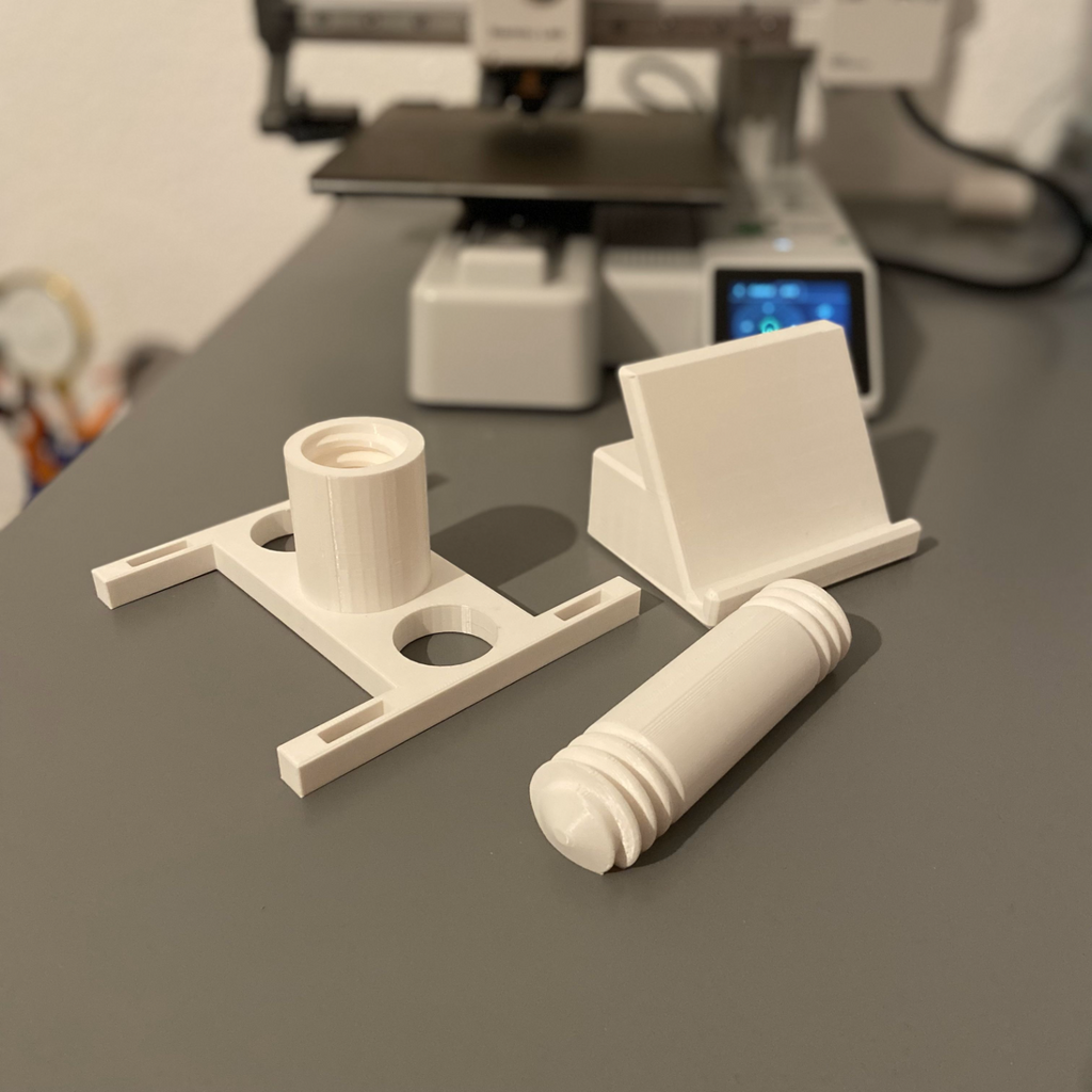 Small screen stand