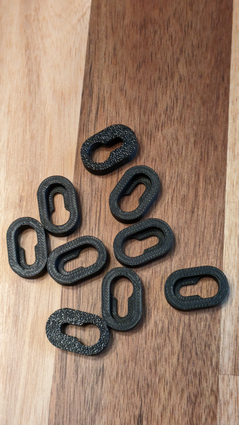 Flush mount insert for wall hanging