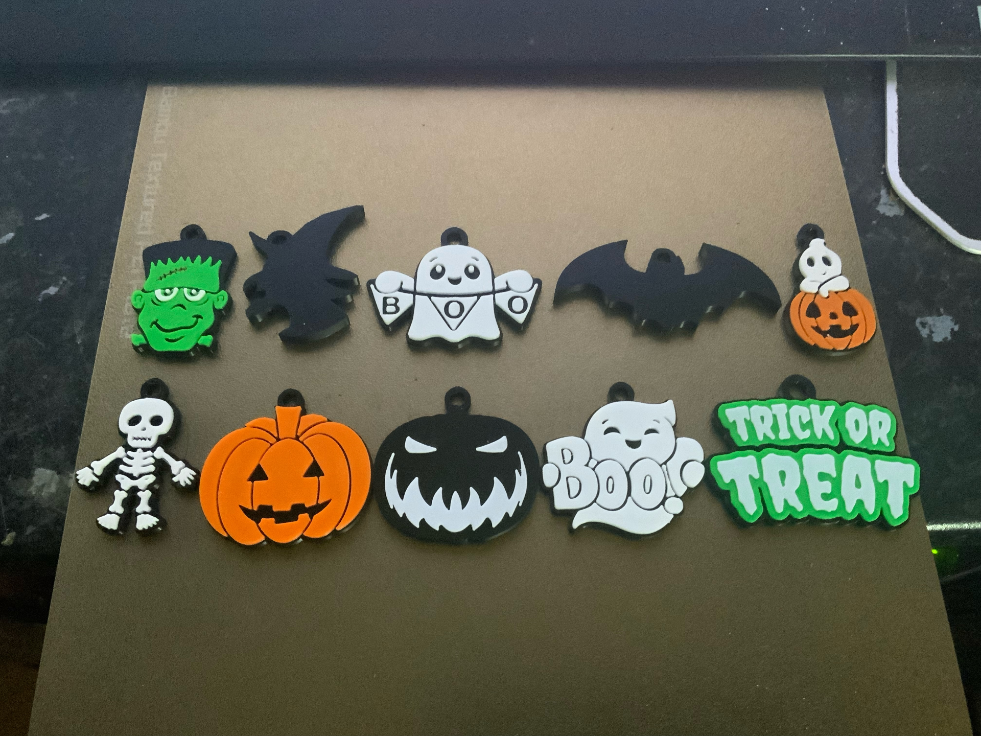halloween pack 1 keychains/charms(free commercial)
