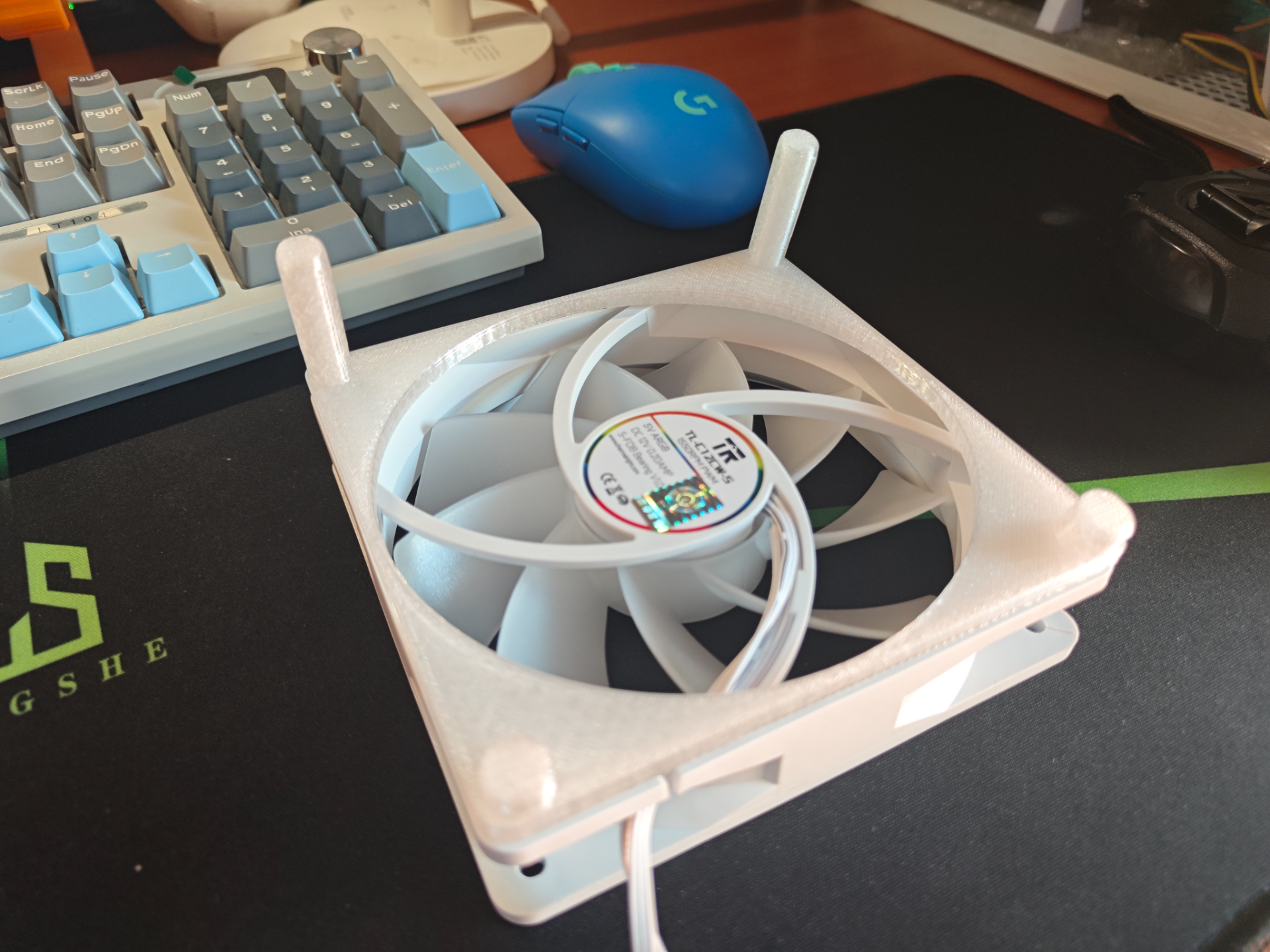 Chassis fan laptop stand 【机箱风扇笔记本支架】
