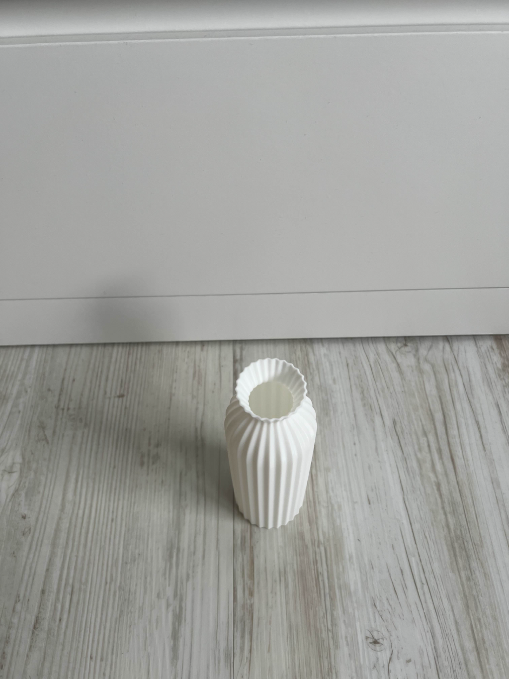 Vase mit welligen Muster