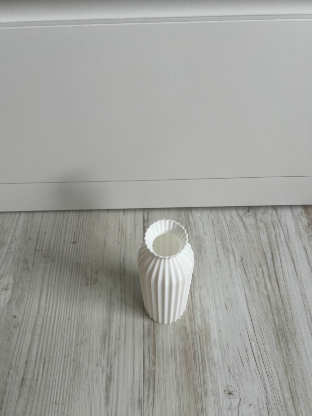 Vase mit welligen Muster