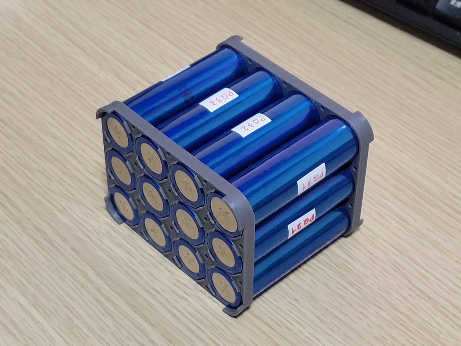 Customizable parametric all-size battery holder