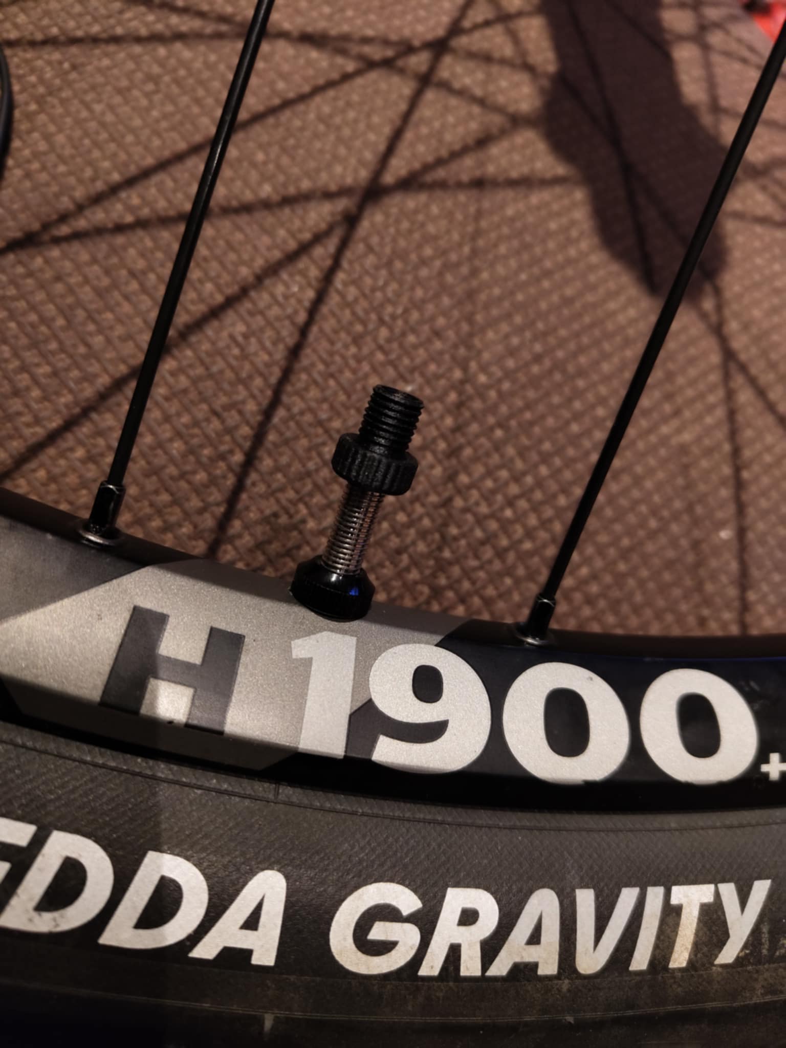 Presta valve adapter