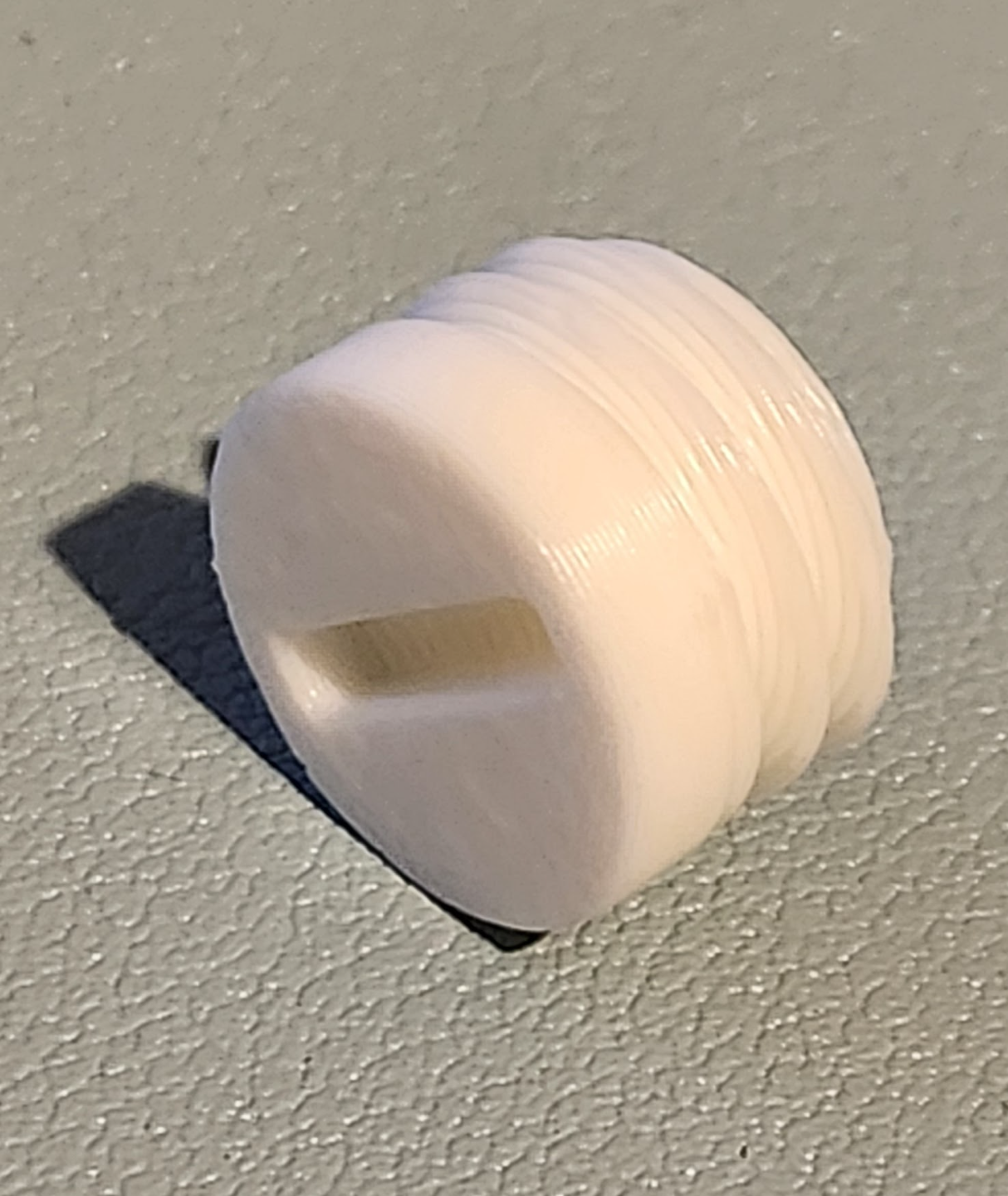 Flush retaining bolt for GOEWS
