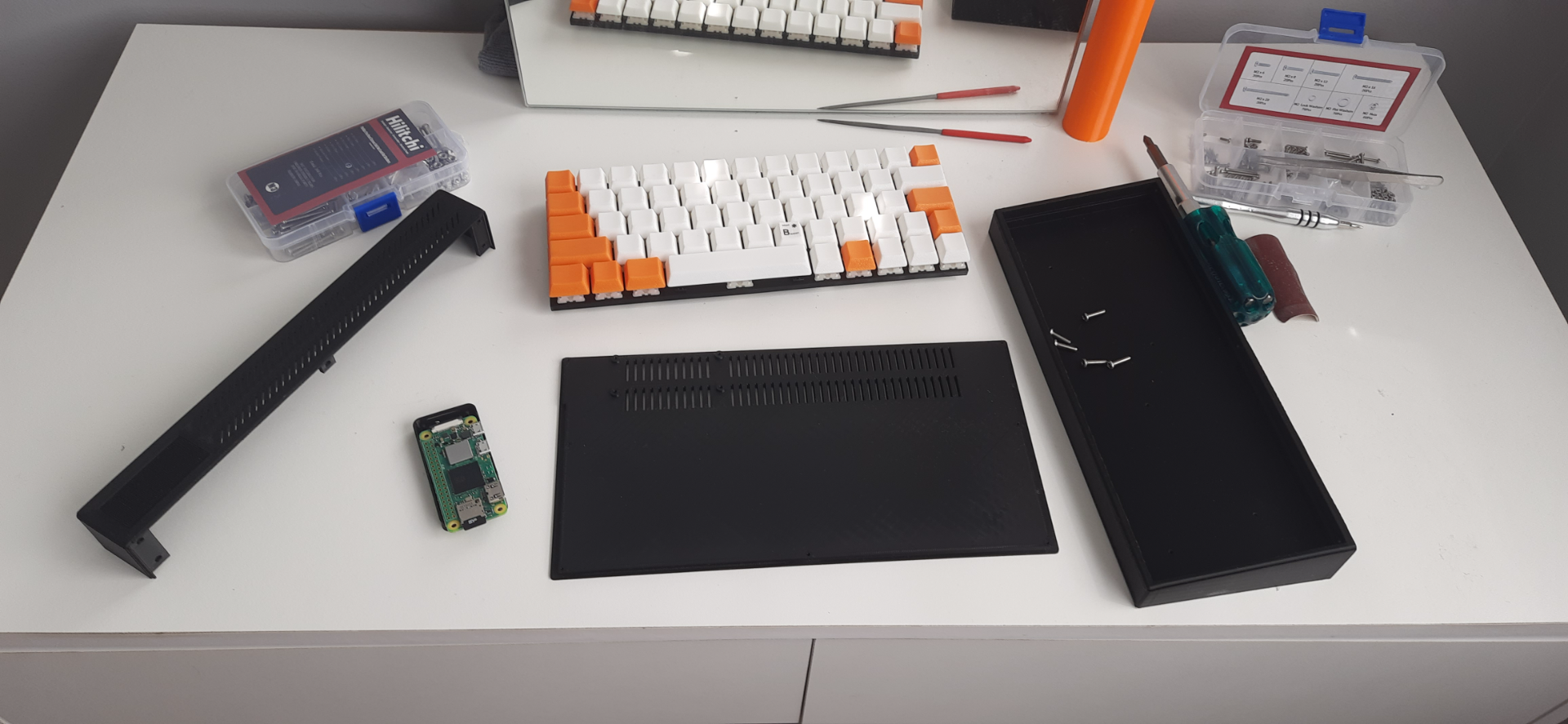 Retro-style wedge computer keyboard case