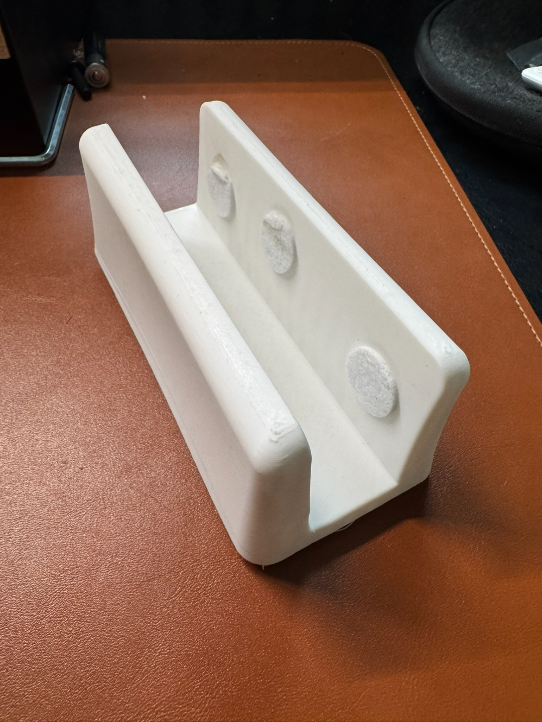 Laptop holder stander for HP zbook with felt pads