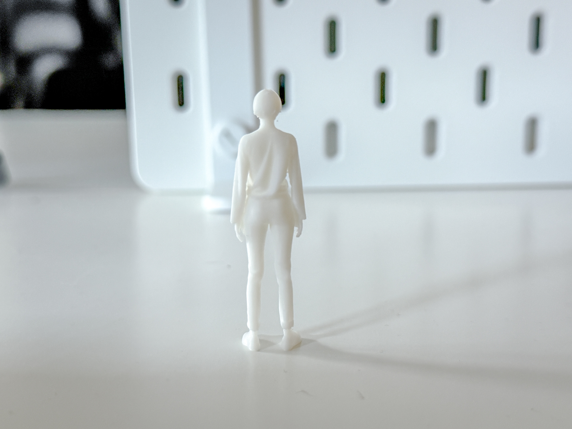 Miniature Standing Woman for your Diorama