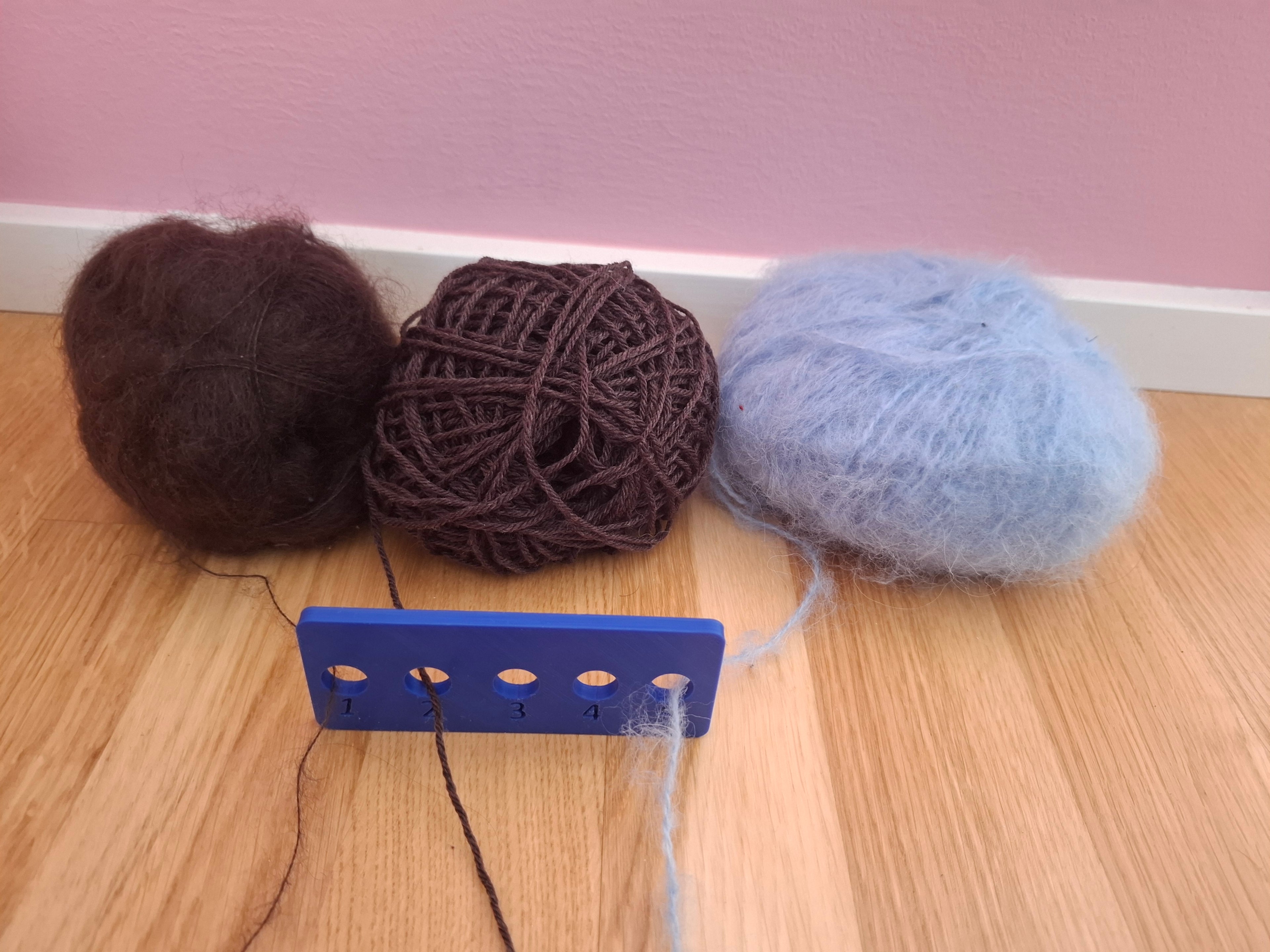 Knit with multiple yarns at the same time