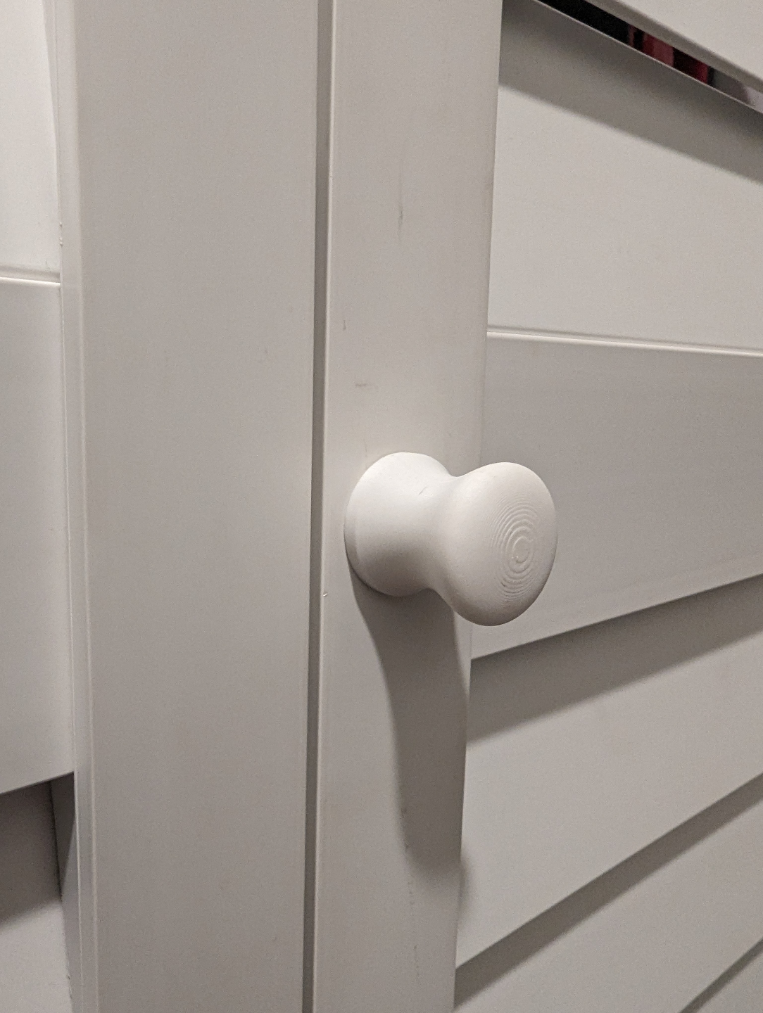 Closet door knob