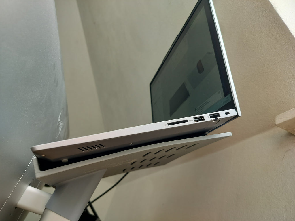 U2723QE laptop stand